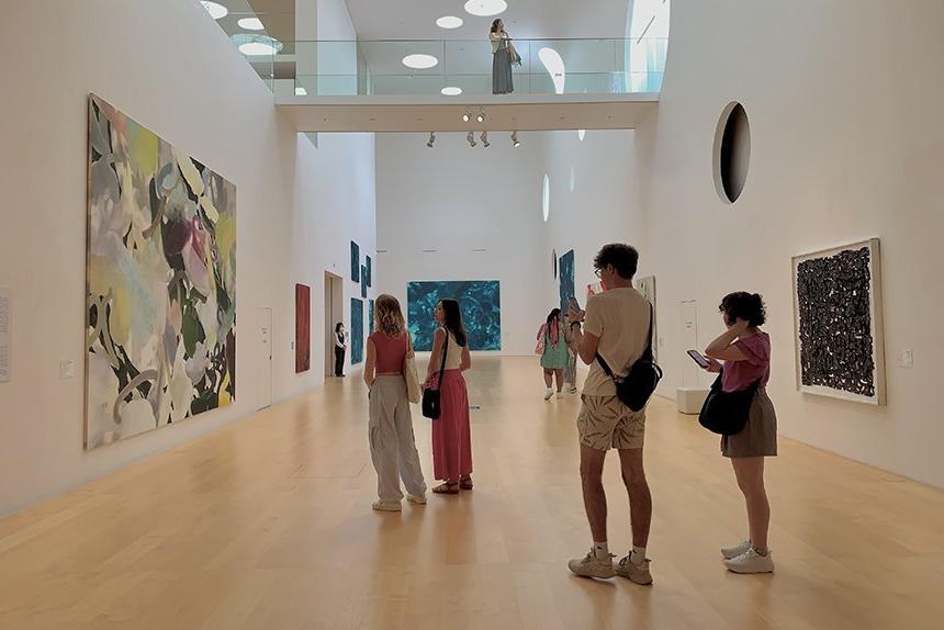 Students visit Yokosuka Museum of Art